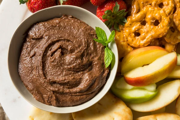 Домашний шоколадный десерт Hummus Dip — стоковое фото