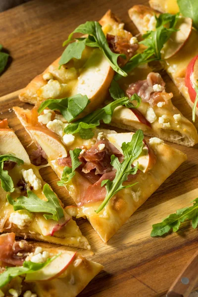 Aperitivo de pizza de pan plano Prosciutto de manzana — Foto de Stock