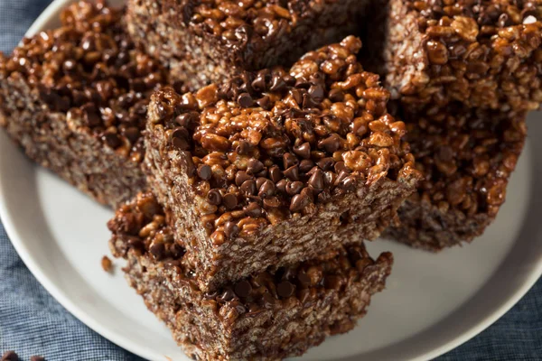 Doces crocantes de arroz de chocolate caseiro — Fotografia de Stock