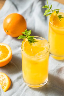 Ev yapımı Portakal Ezici Kokteyl 