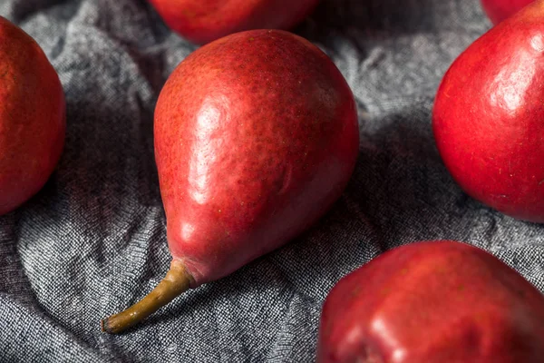 Raw Red Organic Anjou Pears — стоковое фото