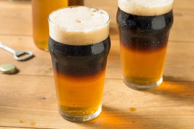 Alkolik elma şarabı ve bira Siyah Kadife
