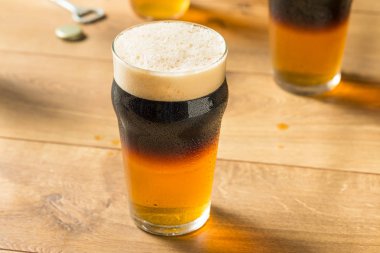 Alkolik elma şarabı ve bira Siyah Kadife