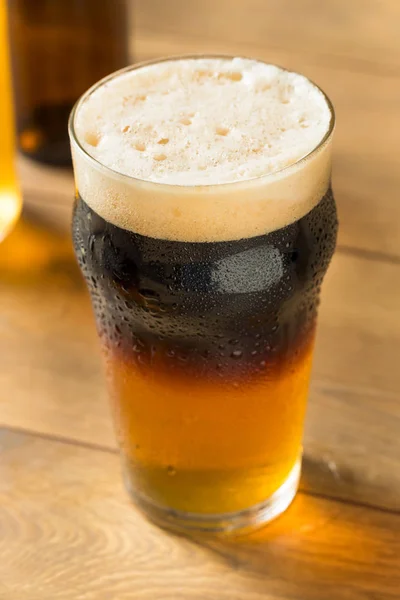 Alcoholische cider en bier zwart fluweel — Stockfoto