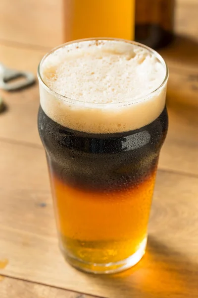 Alcoholische cider en bier zwart fluweel — Stockfoto