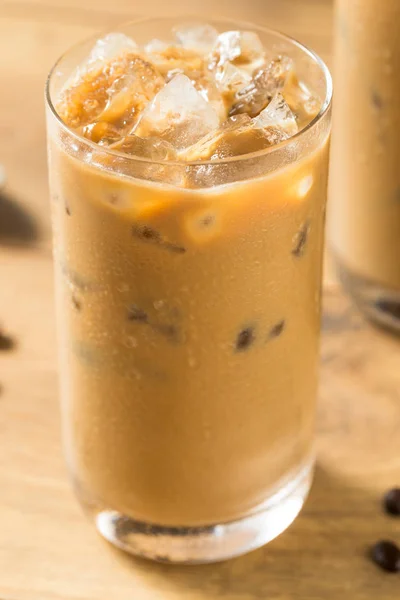 Hausgemachter Eiskaffee mit Mandelmilch — Stockfoto