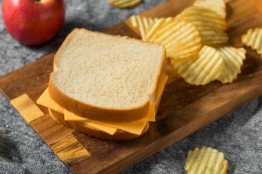 Ev yapımı Amerikan Peynirli Sandviçi