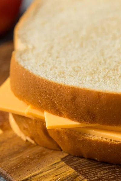 Ev yapımı Amerikan Peynirli Sandviçi — Stok fotoğraf
