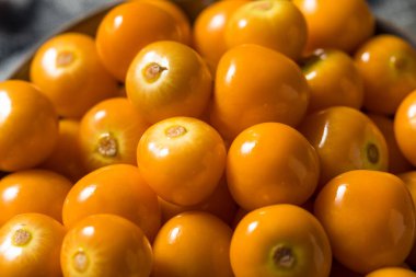 Çiğ Turuncu Organik Kaz Üzümleri