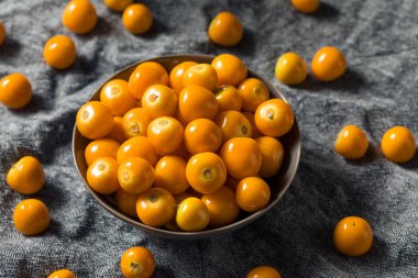 Çiğ Turuncu Organik Kaz Üzümleri