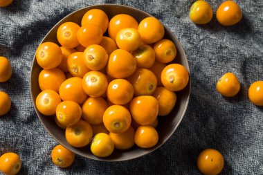 Çiğ Turuncu Organik Kaz Üzümleri