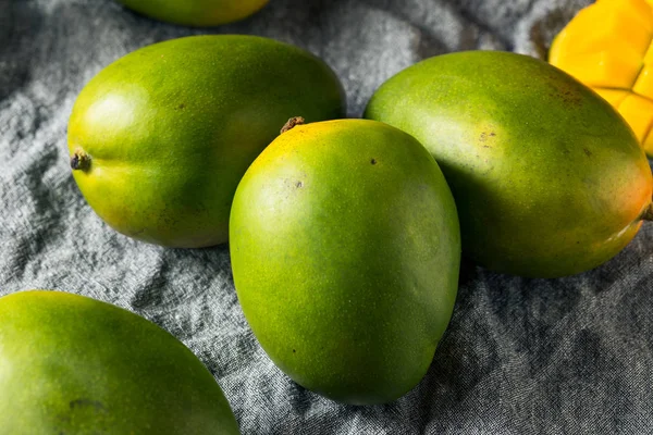 Raw Green Organic Kiett Mango — Stock fotografie