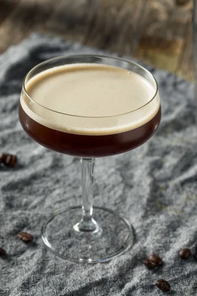 Hausgemachter alkoholischer Espresso Martini — Stockfoto