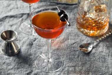 Ev yapımı Rob Roy Kokteyli