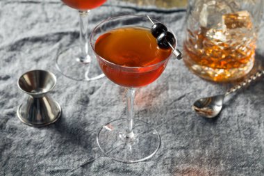 Ev yapımı Rob Roy Kokteyli