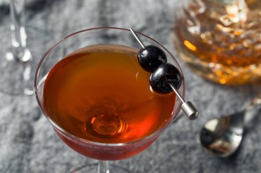 Ev yapımı Rob Roy Kokteyli