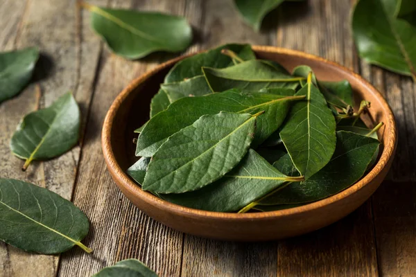 Raw Green Organic Bay Leaves — Stock Photo, Image