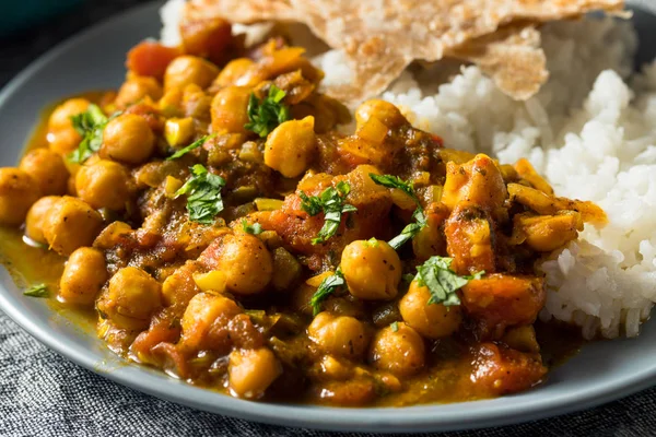 Hausgemachte indische Kichererbsen chana masala — Stockfoto