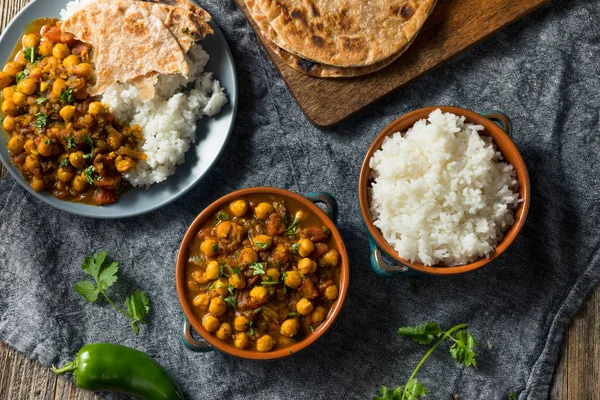 Hausgemachte indische Kichererbsen chana masala — Stockfoto