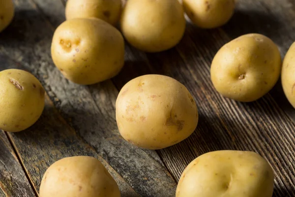 Organic White Baby Potatoes — Stock Photo, Image