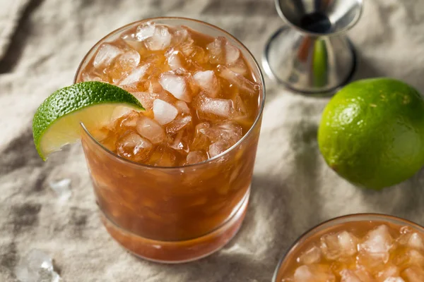 Hausgemachter Rum Mais und Öl-Cocktail — Stockfoto