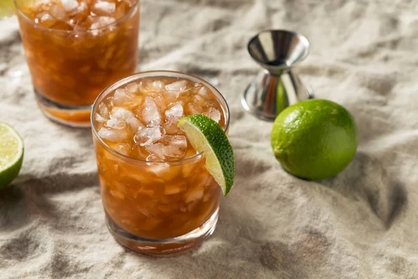 Hausgemachter Rum Mais und Öl-Cocktail — Stockfoto