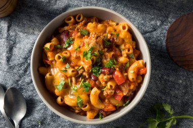 Ev yapımı Chili Mac ve Peynir
