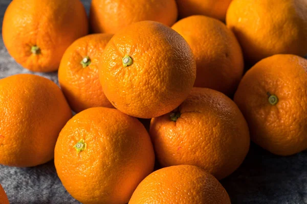 Fresh Organic Oranges in a Bunch — Stock Photo, Image