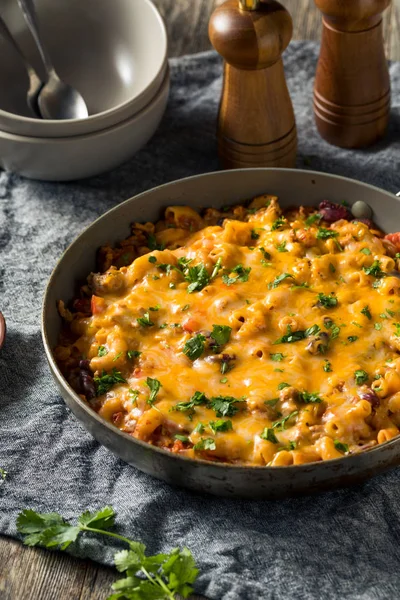 Hausgemachter Chili Macs und Käse — Stockfoto