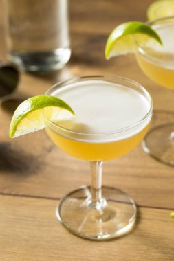 Limonlu ve şekerli alkolsüz cin Gimlet