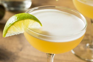 Limonlu ve şekerli alkolsüz cin Gimlet