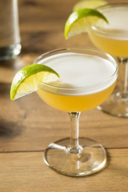 Limonlu ve şekerli alkolsüz cin Gimlet