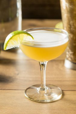 Limonlu ve şekerli alkolsüz cin Gimlet