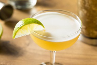 Limonlu ve şekerli alkolsüz cin Gimlet