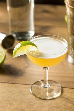 Limonlu ve şekerli alkolsüz cin Gimlet