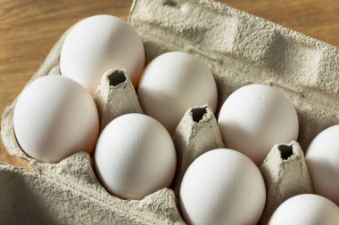 Çiğ Organik Beyaz Yumurtalar Pişirmeye Hazır