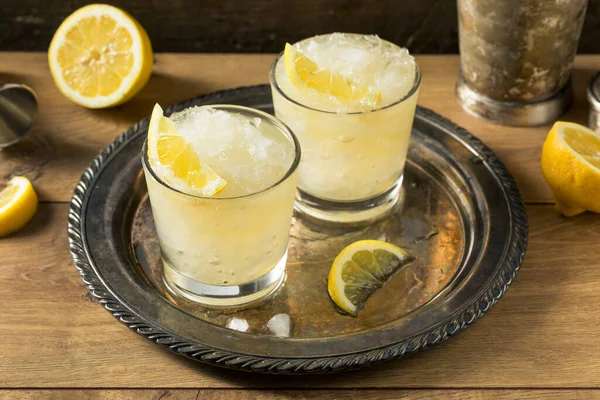 Boozy Lemon Whiskey Smash Cocktail Klaar Drinken — Stockfoto