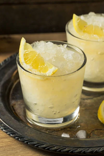 Chlast Lemon Whiskey Smash Koktejl Připraven Pití — Stock fotografie