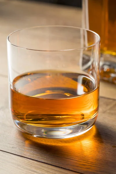 Buzlu Alkolik Viski Sek Bardakta