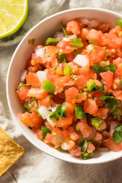 Spicy Homemade Pico Gallo Cilantro Chips — Stock Photo, Image