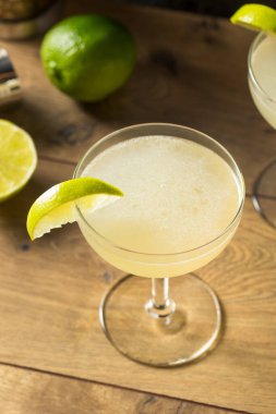 Ayyaş Rom ve Lime Daiquiri İçmeye Hazır