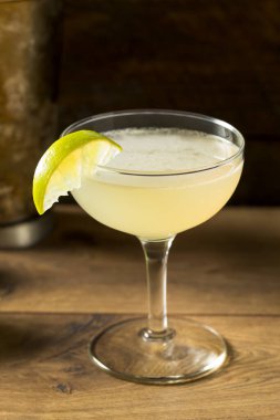 Ayyaş Rom ve Lime Daiquiri İçmeye Hazır