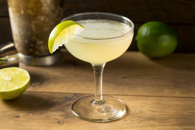 Ayyaş Rom ve Lime Daiquiri İçmeye Hazır