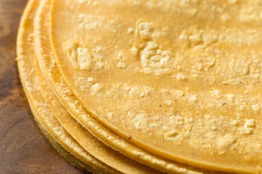 Taze ev yapımı mısır Tortillası Pişirmeye hazır