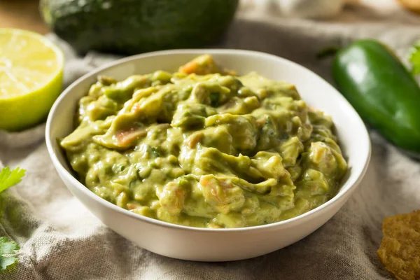 Guacamole Orgânico Caseiro Batatas Fritas Com Limão — Fotografia de Stock