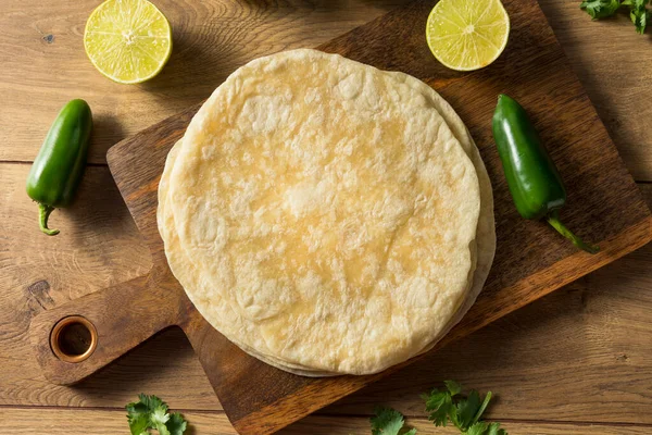 Hausgemachte Tortillas Aus Frischem Mehl Zum Kochen Bereit — Stockfoto