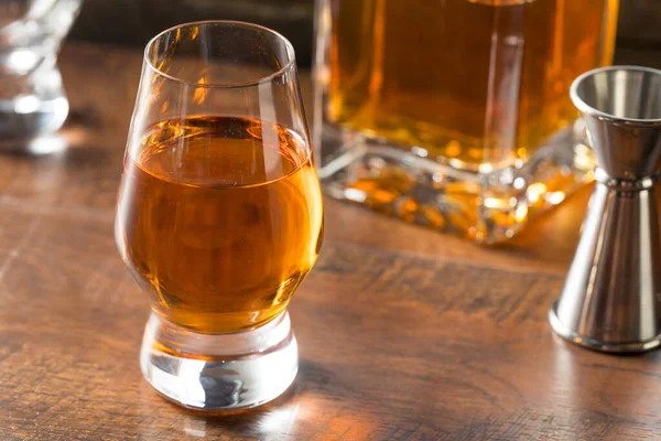 Boozy Amber Whiskey Snifter Ready Drink — Stock Photo, Image