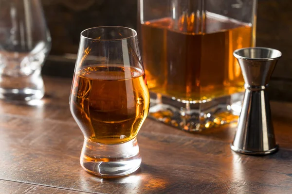 Boozy Amber Whiskey Snifter Ready Drink — Stock fotografie