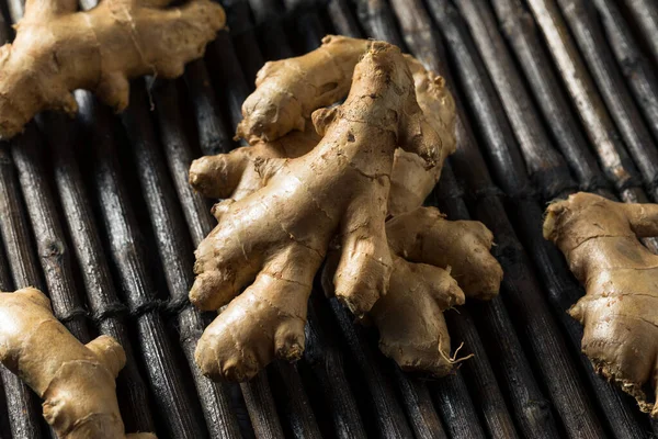 Raw Brown Ekologisk Ingefära Root Redo Att Laga Mat — Stockfoto