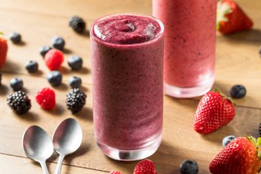 Organik Sağlıklı Meyve Smoothie Kahvaltı İçin İçmeye Hazır